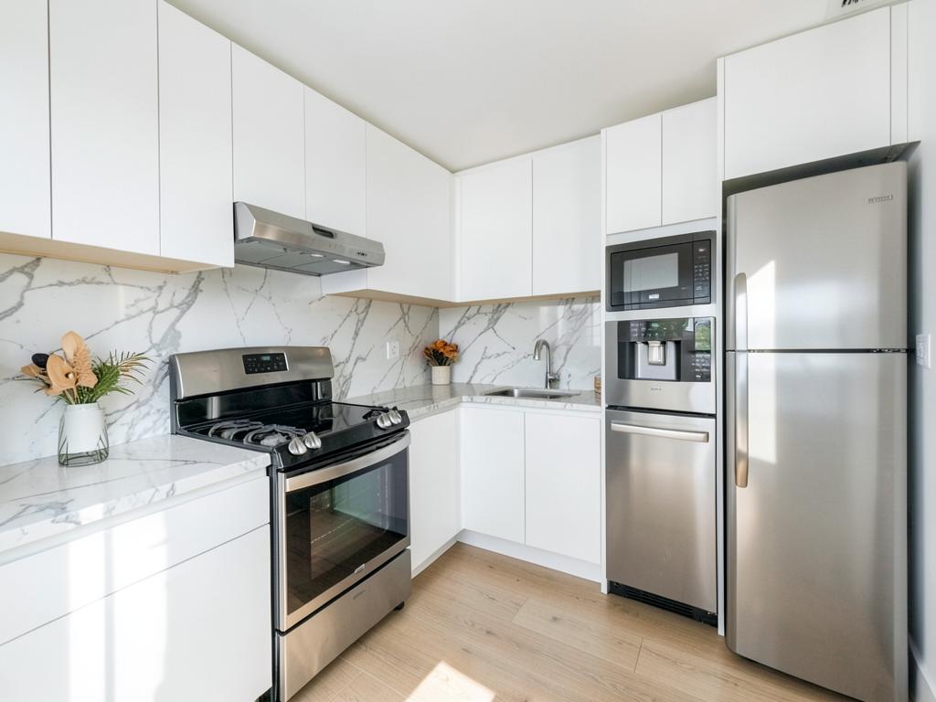 Bright 2+1 apartment in Blloku